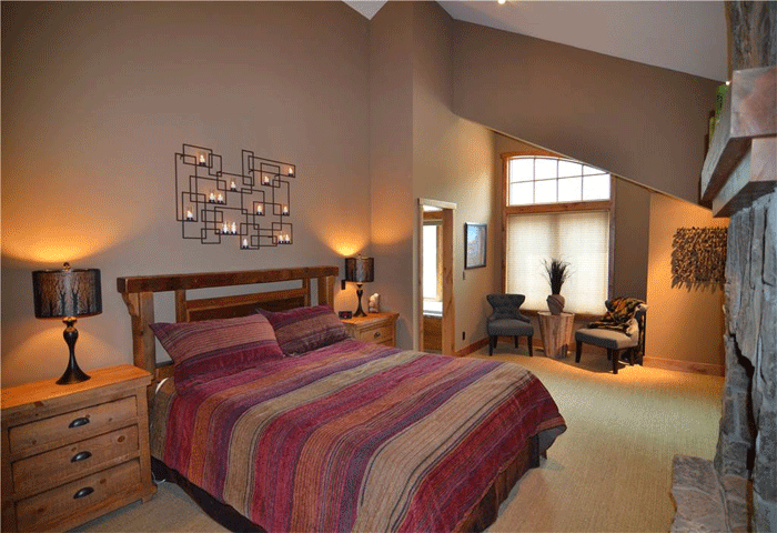 Master bedroom inside a Stonegate Mammoth home
